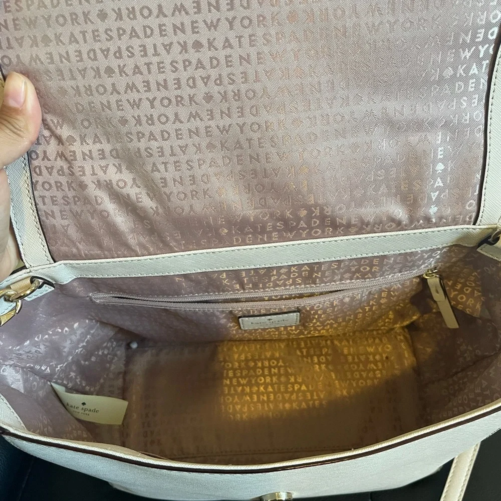 Kate Spade Wallet & Shoulder Bag
Perfect size for all the things 😁 - Picture 5 of 8